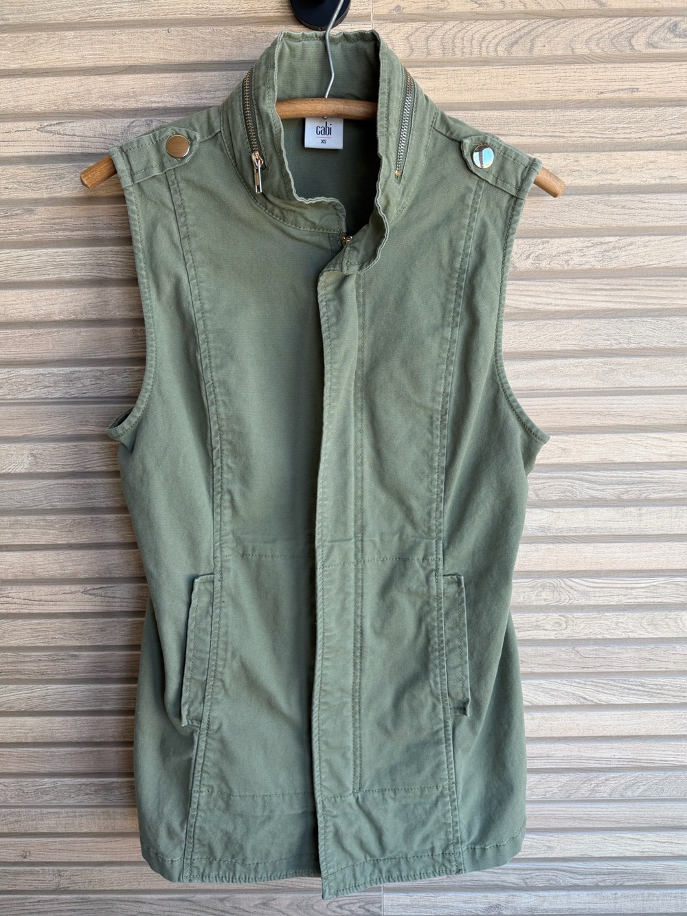 CAbi Olive Utility Vest XS Cinched Back Military Safari Zip Up Stretch Longline